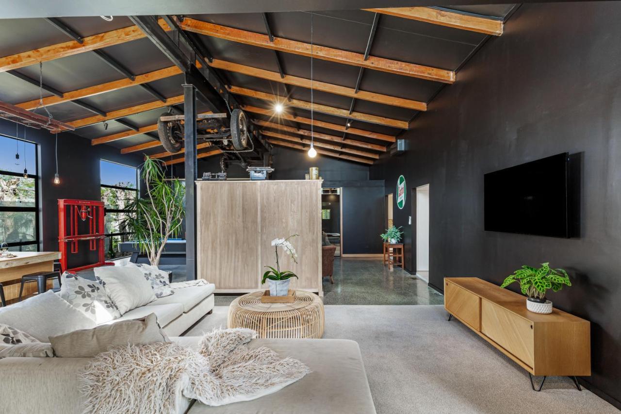 The Black Barn Auckland Exterior photo