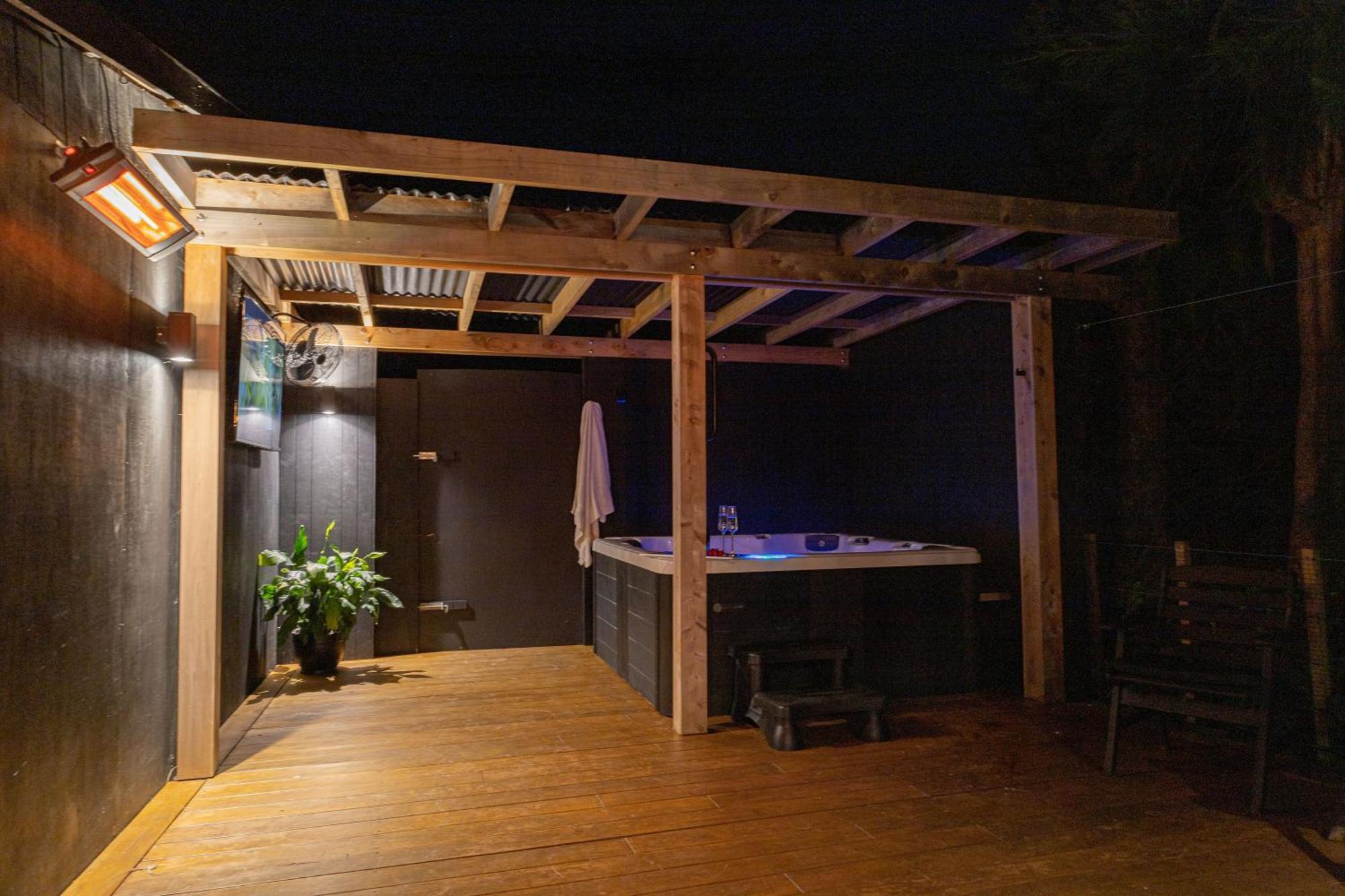 The Black Barn Auckland Exterior photo